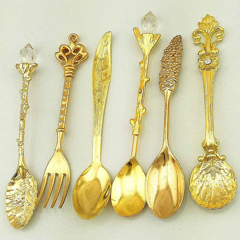 

Retro European Carved Mini Coffee Spoon Ice Spoon Dessert Spoons Fruit Fork Middle East Style Tableware 6pcs DEC085