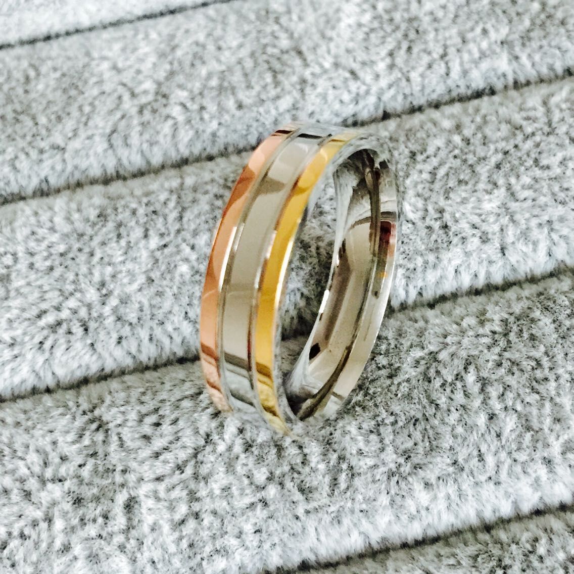 

Famous Brand silver/ Rose Gold / gold Plated Triple Tone Top Classic Design Wedding Band Ring for Women and Men