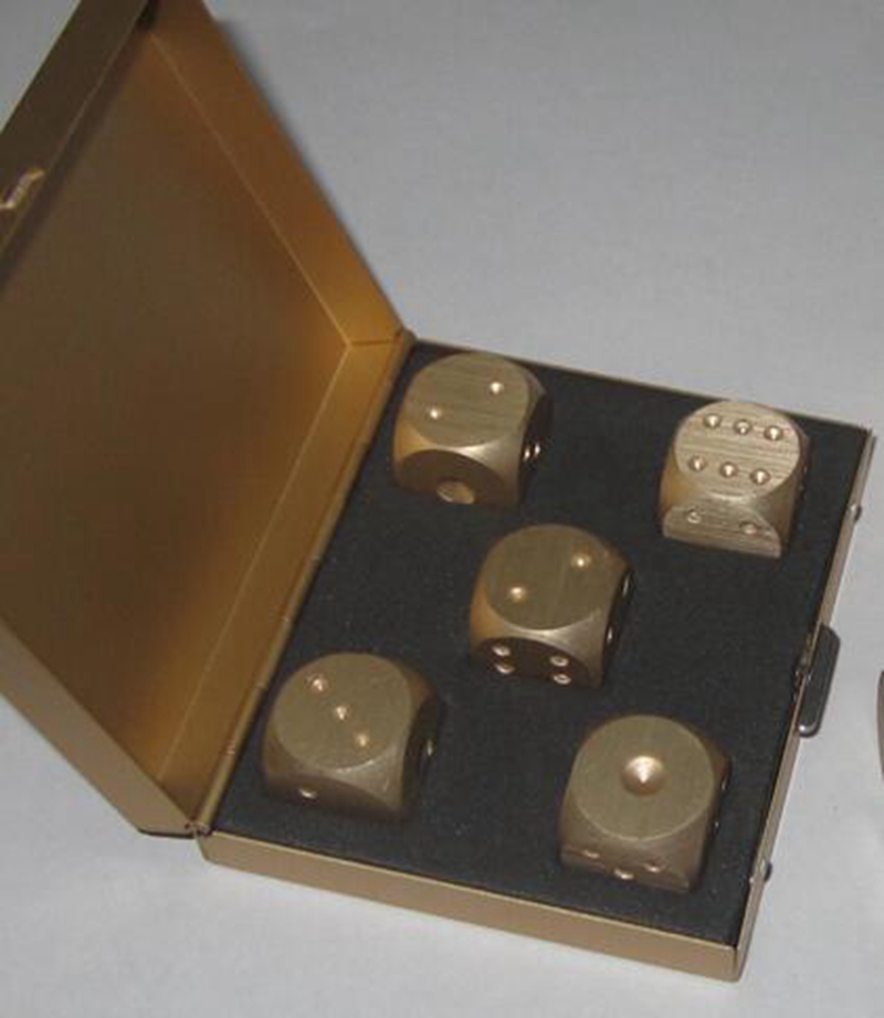 

Gold Color 5pcs * 16mm Pure Aluminum Dice And 1pcs * Aluminium Alloy Square Box Dice Set Party Drinking Games Gift Dices Quality #S69