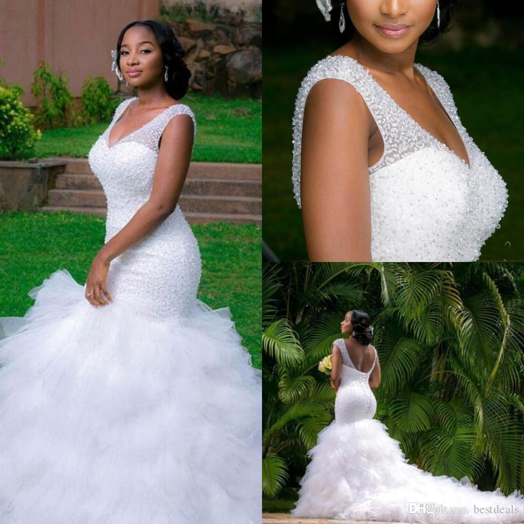 2021 Blanc Sexy V Le Col V corset Backic Court Train de la Cour de Mermaid Robes de mariée Serves sans manches Runes de mariée à volants à volant