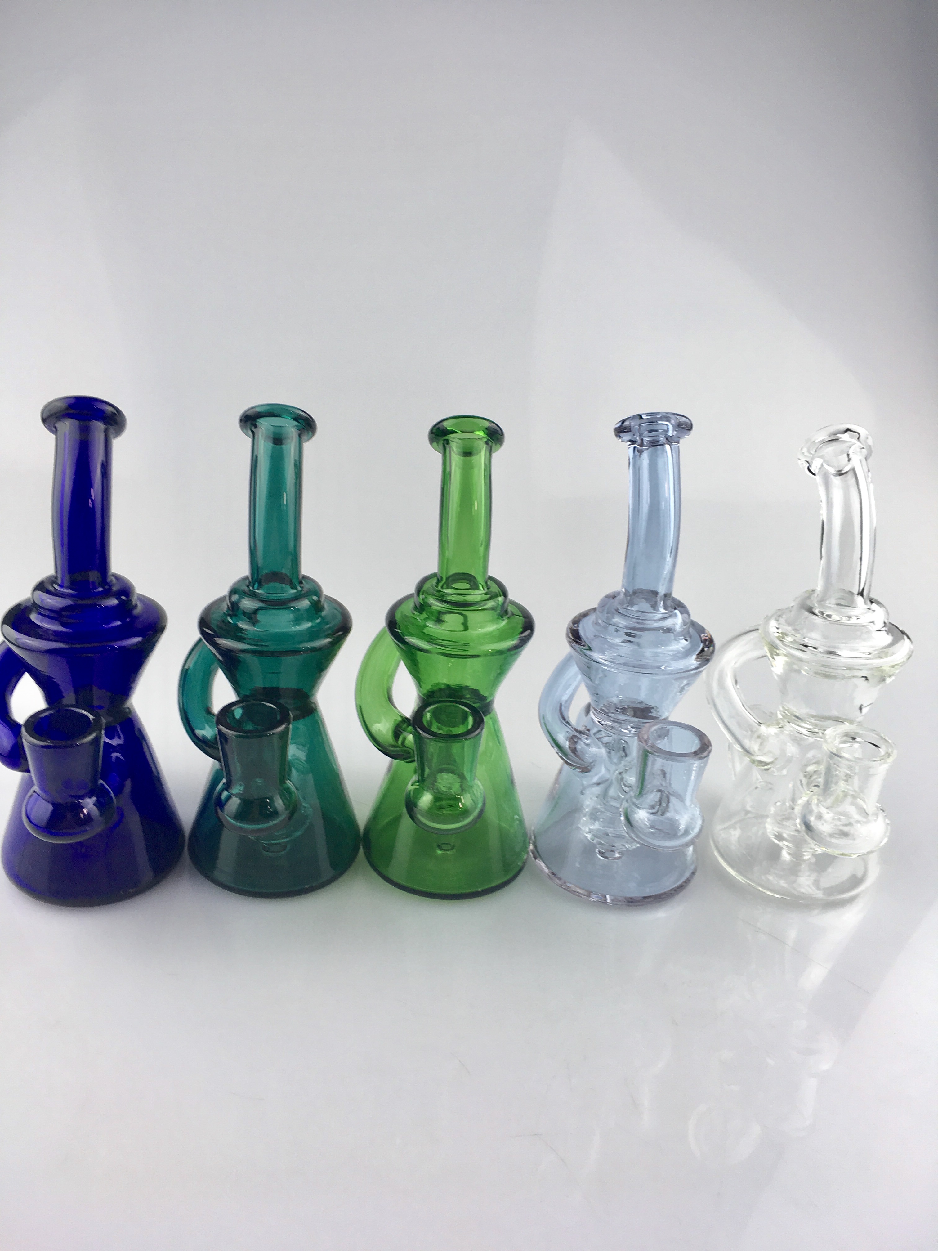 

2017 New small backwater glass bong factory direct supply to accept personalized custom 14mm glass oil rigs Free Shipping stained glass