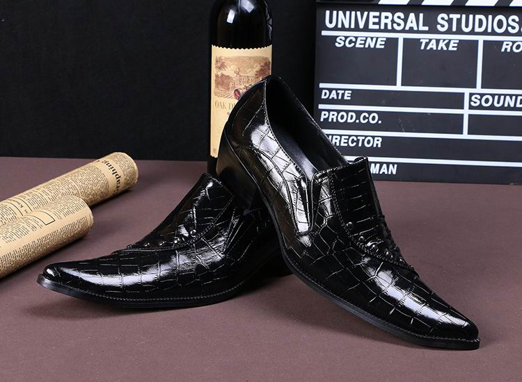 

Hot Selling Luxury Mens Black Dress Shoes Fashion Leisure Leather Shoes Pointed Toe Slip On Flat Shoes Party Crocodile Pattern