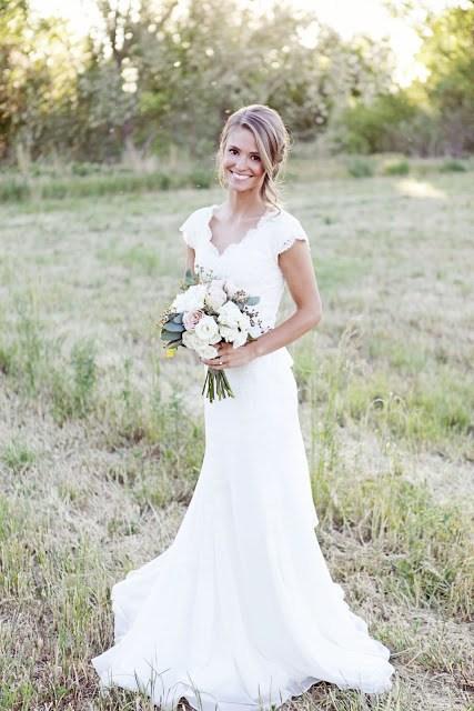

2016 Elegant V Neck Mermaid Lace Vintage Wedding Dresses with Cap Sleeves Modest Sweep Train Bridal Gowns Vestido De Noiva, White
