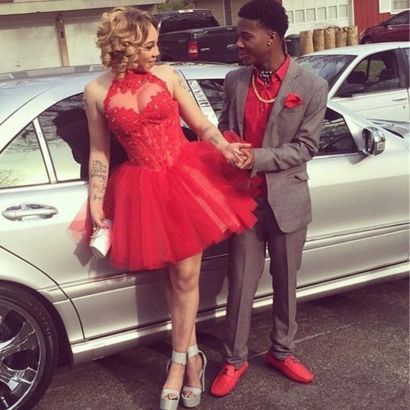 2020 Short Mini Sexy Red Cocktail Dresses Halter Neck Illusion Lace Appliques Beaded Tulle Open Back Plus Size Prom Party Homecoming Gowns