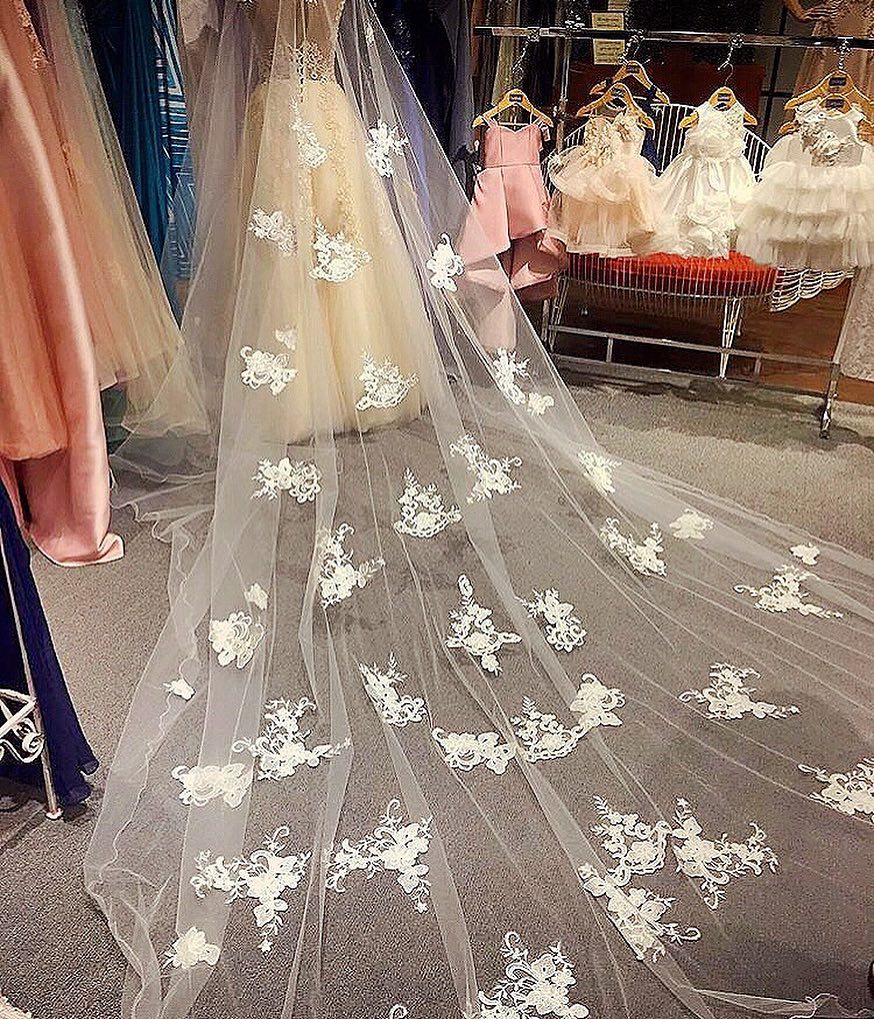 

Beautiful Lace One Layer Wedding Veils With Comb 300 cm Long Wedding Headpieces Appliques Hair Accessories, Ivory