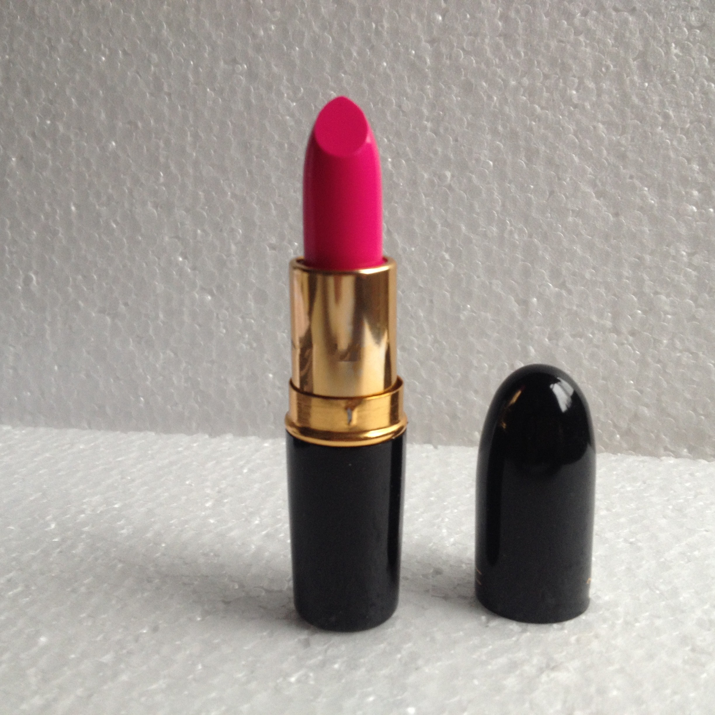 

free shipping Makeup candy yum yum Lipstick 3g A73 color, See photo