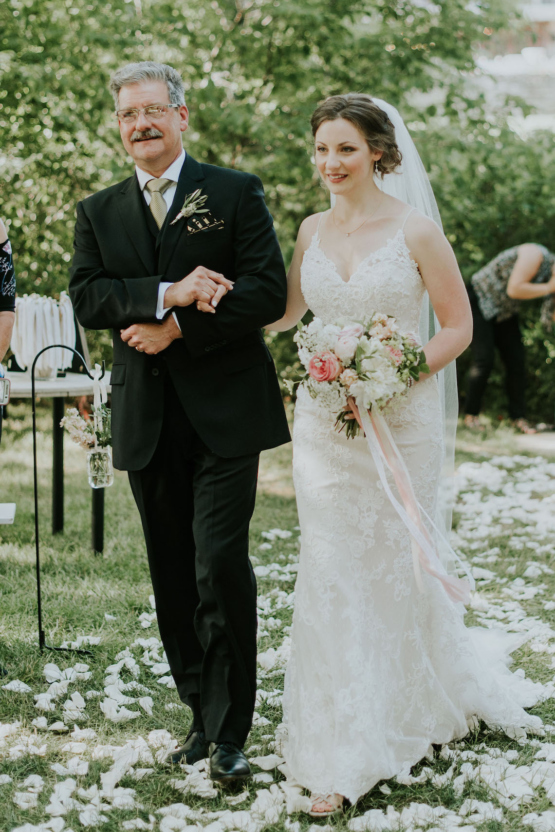 

Spaghetti Straps Mermaid Wedding Dresses Gowns Sweetheart Lace Bridal Dresses Backless Appliques with Beaded vestidos de casamento, Champagne