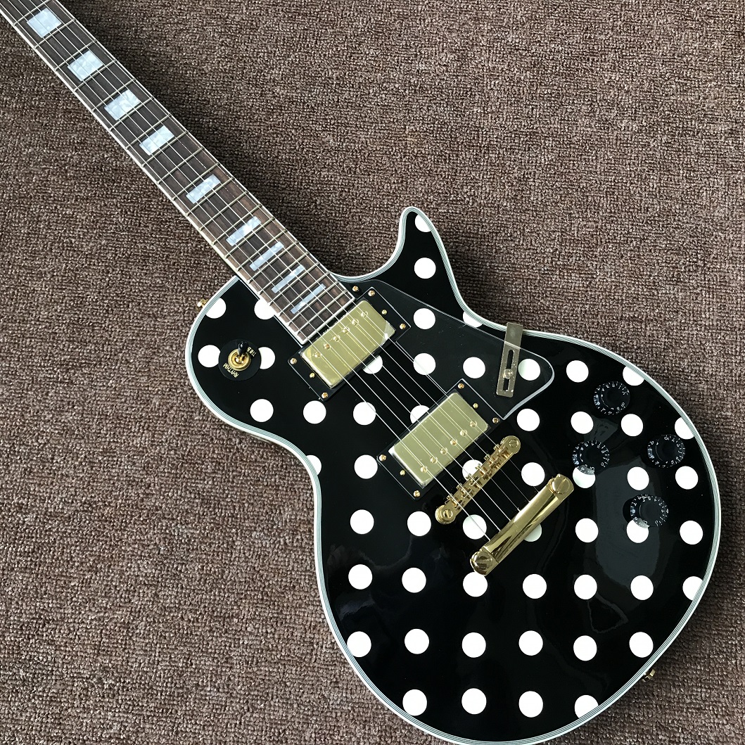 nouvelle arrivée vente chaude custom shop guitare électrique avec tache blanche sur le corps, avec matériel de couleur or, guitarra de haute qual