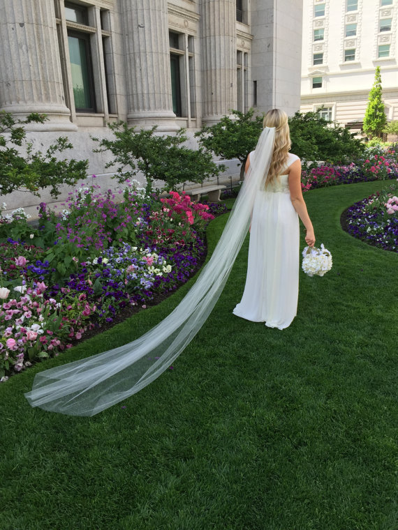 

New Top Quality Elegant Luxury Cheap Best Sale Cathedral White Ivory Cut Edge VeilMantilla Bridal Head Pieces For Wedding Dresses
