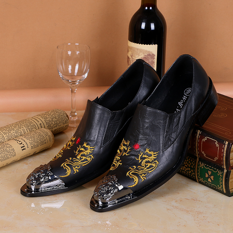 

Hot Selling Luxury Mens Leisure Leather Shoes Fashion Metal Toe Charm Slip On Flat Shoes For Mens Chinese Dargon Pattern Playing, Black