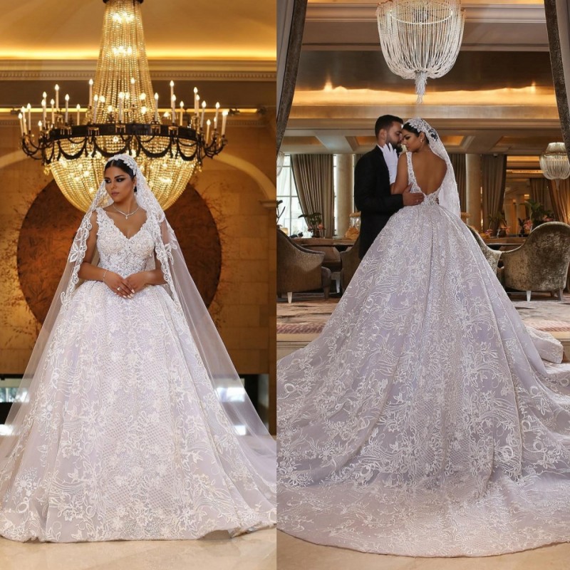 

Lace Ball Gown Wedding Dresses 2019 Bead Plus Size V Neck Wedding Gowns Backless Bridal Dress With Long Train, Red