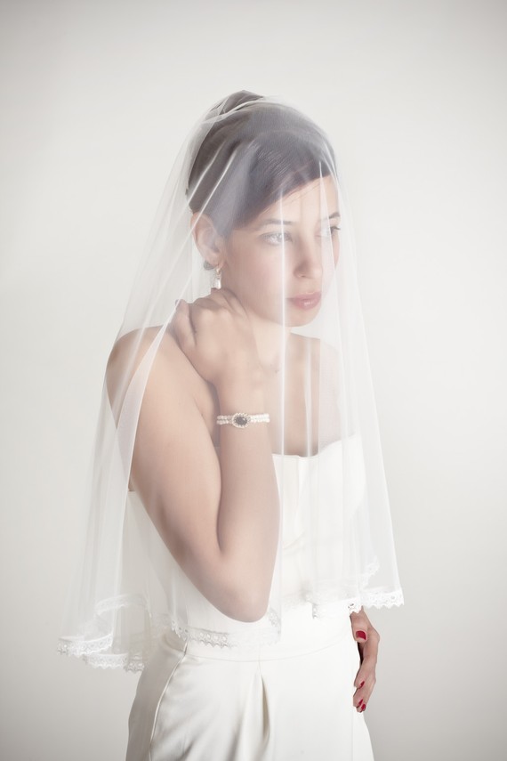 

New Top Quality Best Sale Cheap Romantic Elbow White Lace Edge Mantilla veil Bridal Head Pieces For Wedding Dresses, Ivory