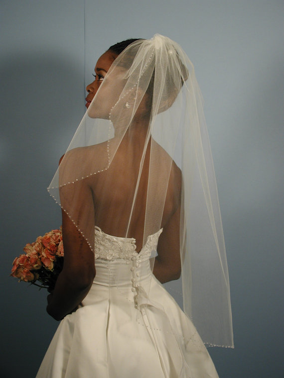 

2018 New Elbow Length Beaded Edge Wedding Veil White Ivory Champagne Bridal Veil With comb 835