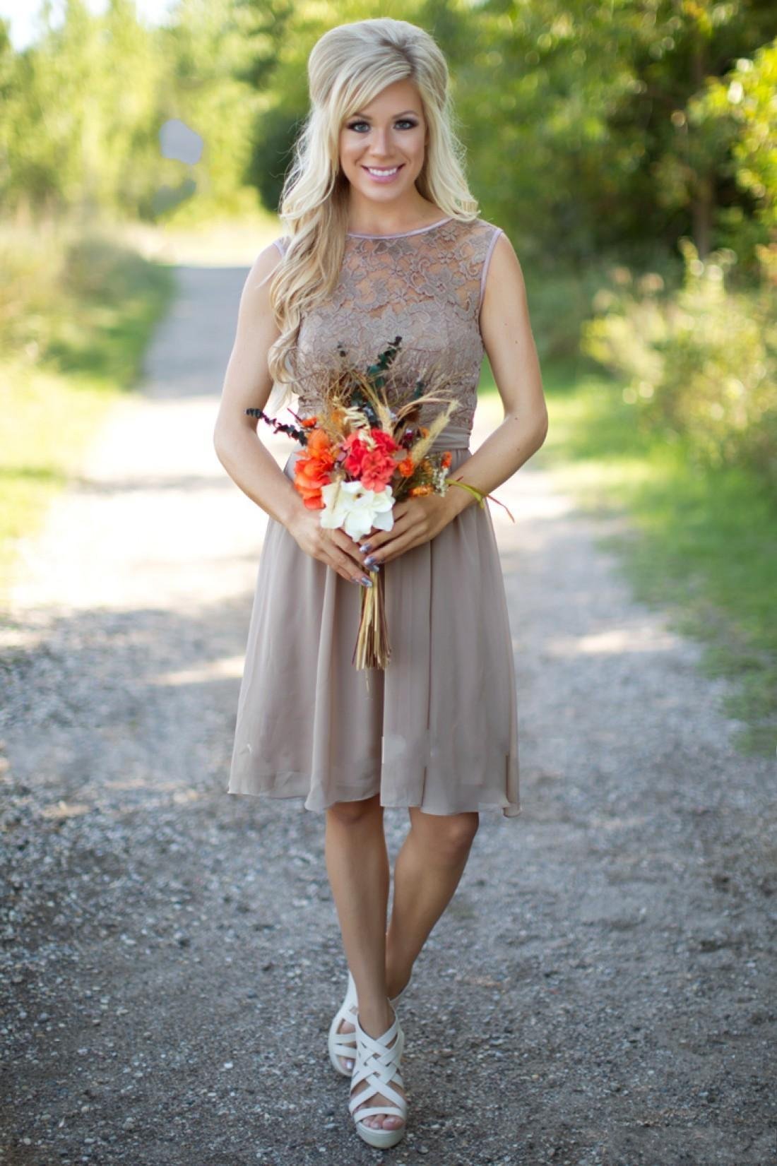 

2018 Gray Country Style Short Bridesmaid Dresses Jewel Neck Western Wedding Guest Wear Lace Chiffon Knee Length Party Maid of Honor Gowns