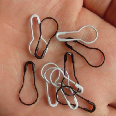 

Brass white & black pear shaped safety pin stitch marker bulb shaped safety pin 1000 pcs per pack