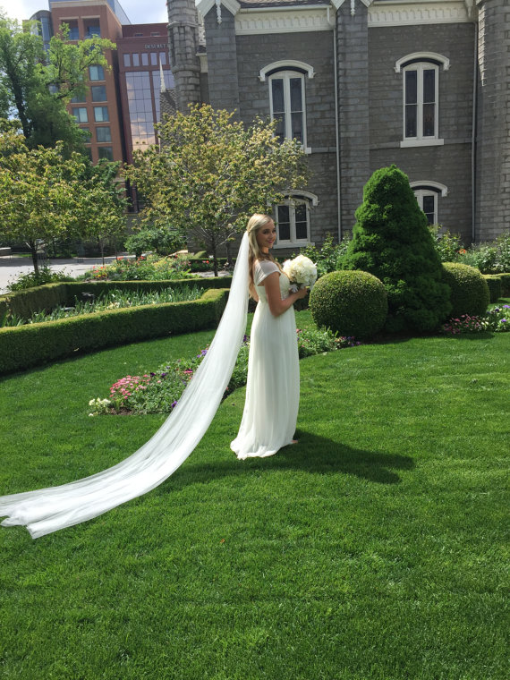 

Hot Amazing Best Selling One Layer Cathedral White Ivory Cut Edge VeilMantilla Bridal Head Pieces For Wedding Dresses