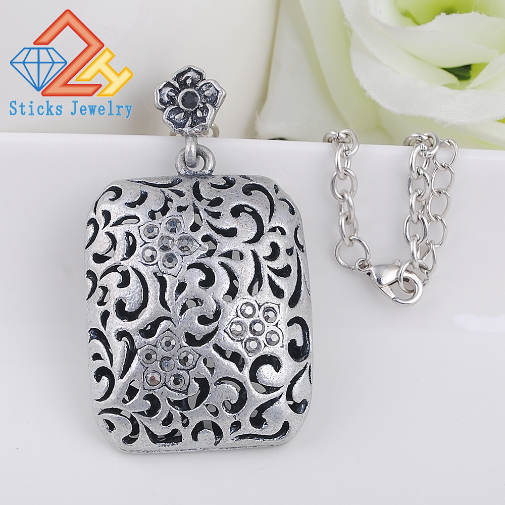 

Retro Hollow Rectangle Pendant Necklace Factory Outlets Antique Silver Plated