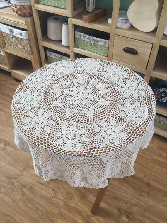 

110CM Round crocheted tablecloth, vintage style table cover, chic pattern table topper in handmade ~ White and Beige Color available