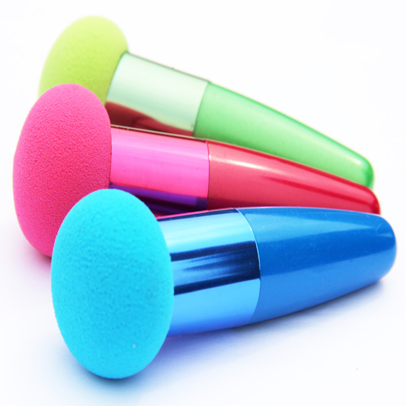 

New women care brushes Cream Foundation make up Cosmetic Makeup Brushes Liquid Sponge Brush Random Color
