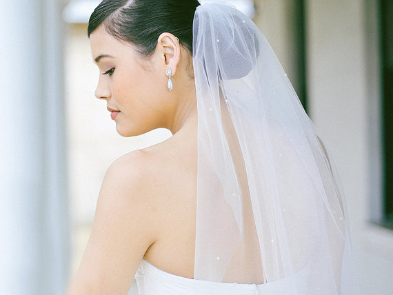 

Hot Sell One layer Pearls Wedding Veil Elbow Length Bridal Veil Cut Edge With comb White Ivory Champagne tulle 150a