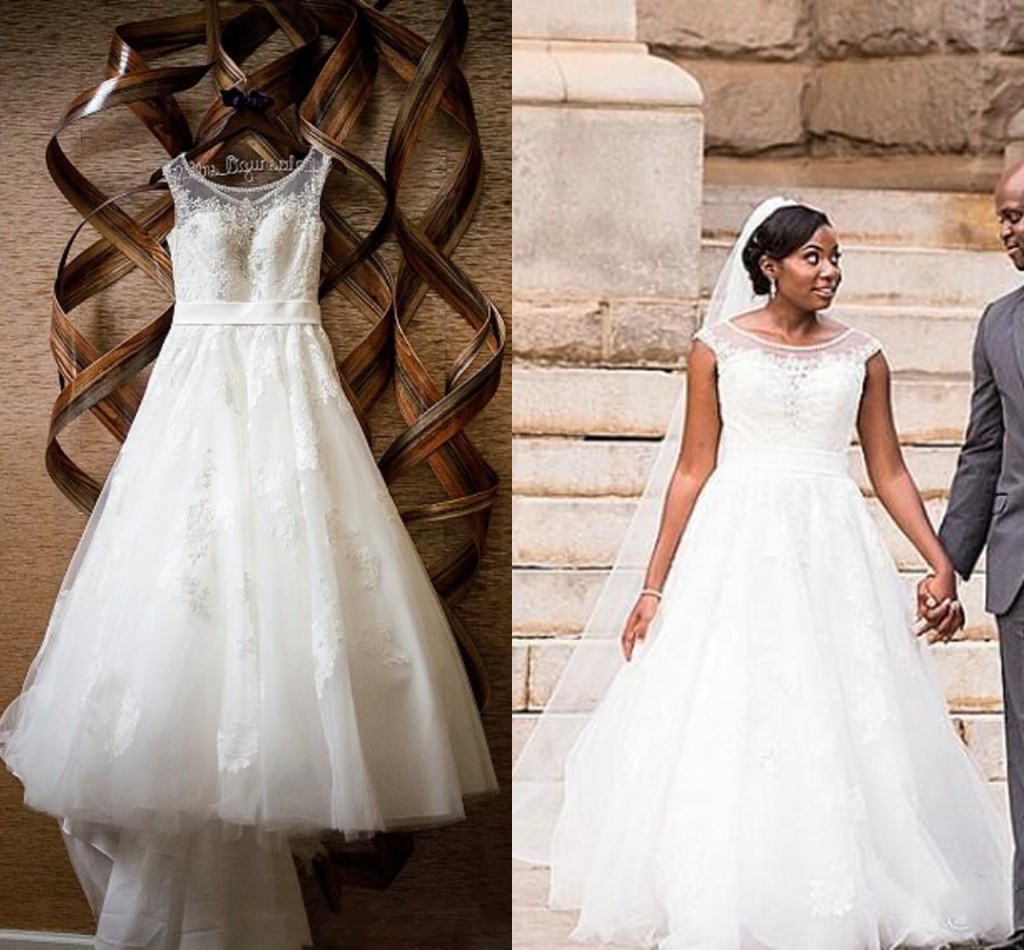 

2018 New Elegant Short Bridal Wedding Dresses Crystals Beaded Sheer Scoop Neck Cap Sleeves Appliques Lace Gowns Xmas Plus Size Bidal Dress, Ivory