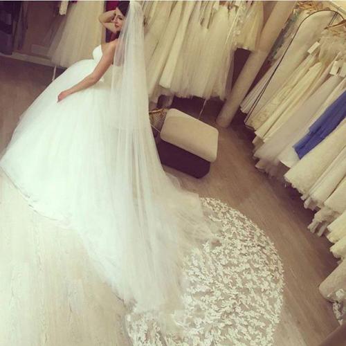 

New Vintage One Layer Lace Applique Edge Applique With Comb Lvory White Wedding Veil Cathedral Bridal Veils Three Metres Long
