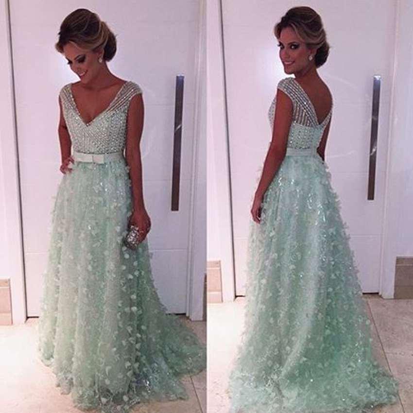 

Mint Green V Neck Sparkly Prom Dresses 2017 Beaded Applique Backless Evening Gowns Arabic Floor Length Formal Party Dresses Robe De Soiree, Purple