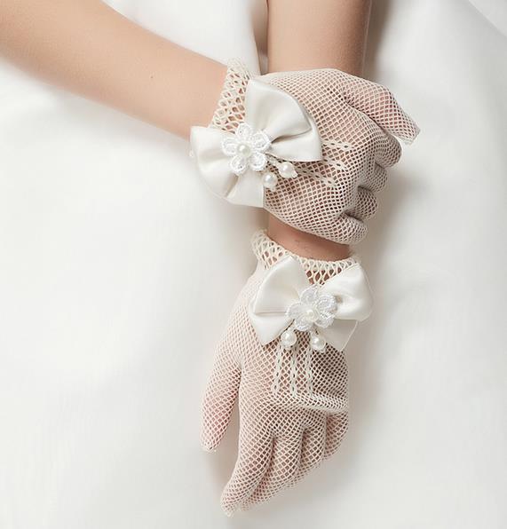 

Hot Children Gloves Hollow Out Pearl Flower Bowknot Finger Gloves Child Girls Floral Butterfly Mittens Kids Wedding Party Accessories Beige