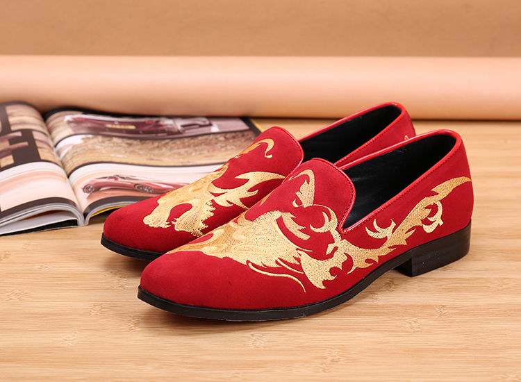 

Luxury Personalized Men Red Casual Loafer Shoes Fashion Designer Embroidered Dargon Pattern Slip On Round Toe Shoes Black
