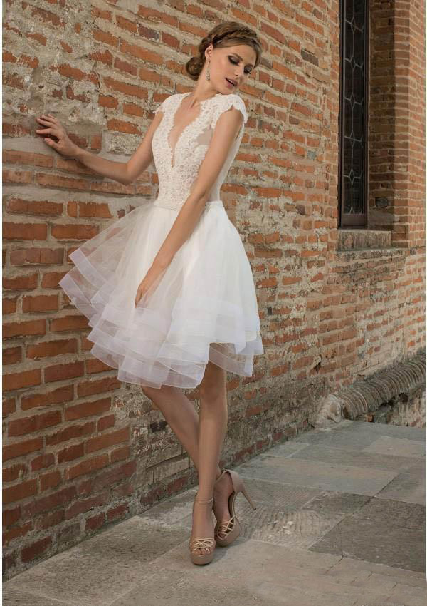 

2017 Short Garden /Beach Wedding Gowns A Line Applique Lace Organa Tiered Skirts Sexy Backless Capped Sleeves Bridal Gowns, Pink