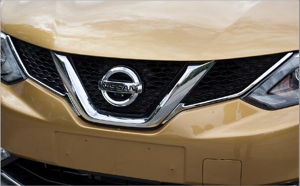 Barre de garniture de décoration de gril de voiture en acier inoxydable de haute qualité 2 pièces pour Nissan Qashqai 2016-2018