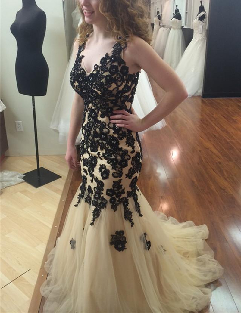 2019 style de mode dentelle noire longue robe de soirée sirène col en V sans manches champagne tulle robes de soirée taille personnalisée