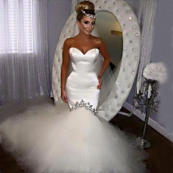 

Stunning Mermaid Wedding Gowns Long Trains Trumpet Sweetheart Neckline Sleeveless Fit and Flare Crystals Soft Tulle Bridal Dresses, Champagne