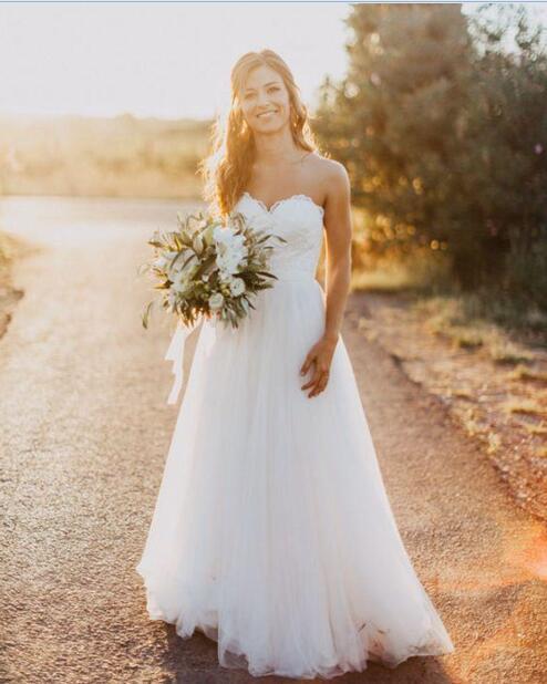 

2016 Hot Cheap Country Summer Beach Wedding Dresses Sweetheart Lace Appliques Tulle A Line Sweep Train Bohemian Plus Size Boho Bridal Gowns, White