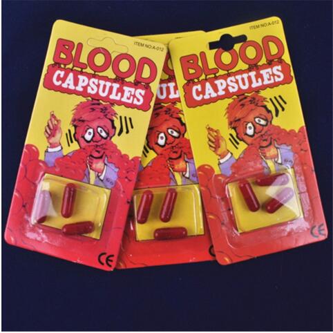 

Funny Blood Pill Trick Toys Whimsy Prop Vomiting Blood Capsule April Fool's Day Halloween Joke Toys Decorations 1set=1package=3pcs