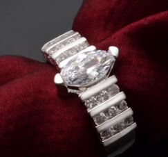 

Diamond Wedding Ring Silver Color Engagement Ring Fashion Jewelry New Design For Women Crystal Rhinestone Gift