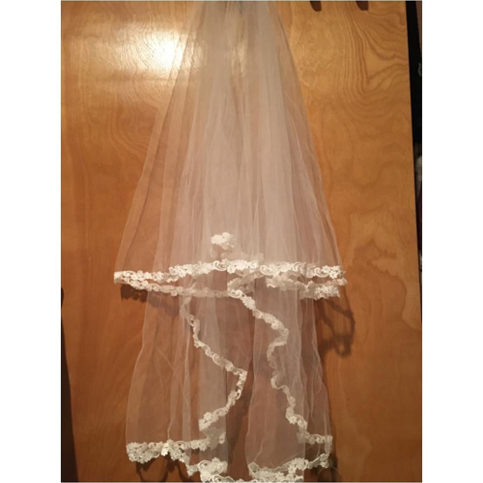 

Hot Quality Romantic White Ivory Fingertip short Lace Applique Edge With Comb Bridal Head Pieces For Wedding Dresses