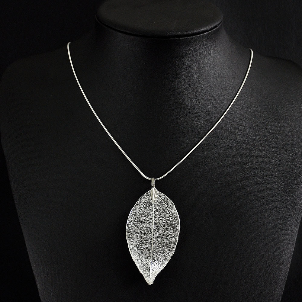 

Fashion Maxi Necklace Natural Leaf Pendants Necklaces Women Fine Jewelry Long Chain Pendant Statement Necklace Four Colors