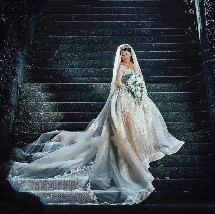 

2017 Princess Off Shoulder Long Sleeve Lace Ball Gown Cathedral Train Wedding Dresses Luxury Dubai Arabic Tulle Beaded Bridal Gowns EN10204, Champagne