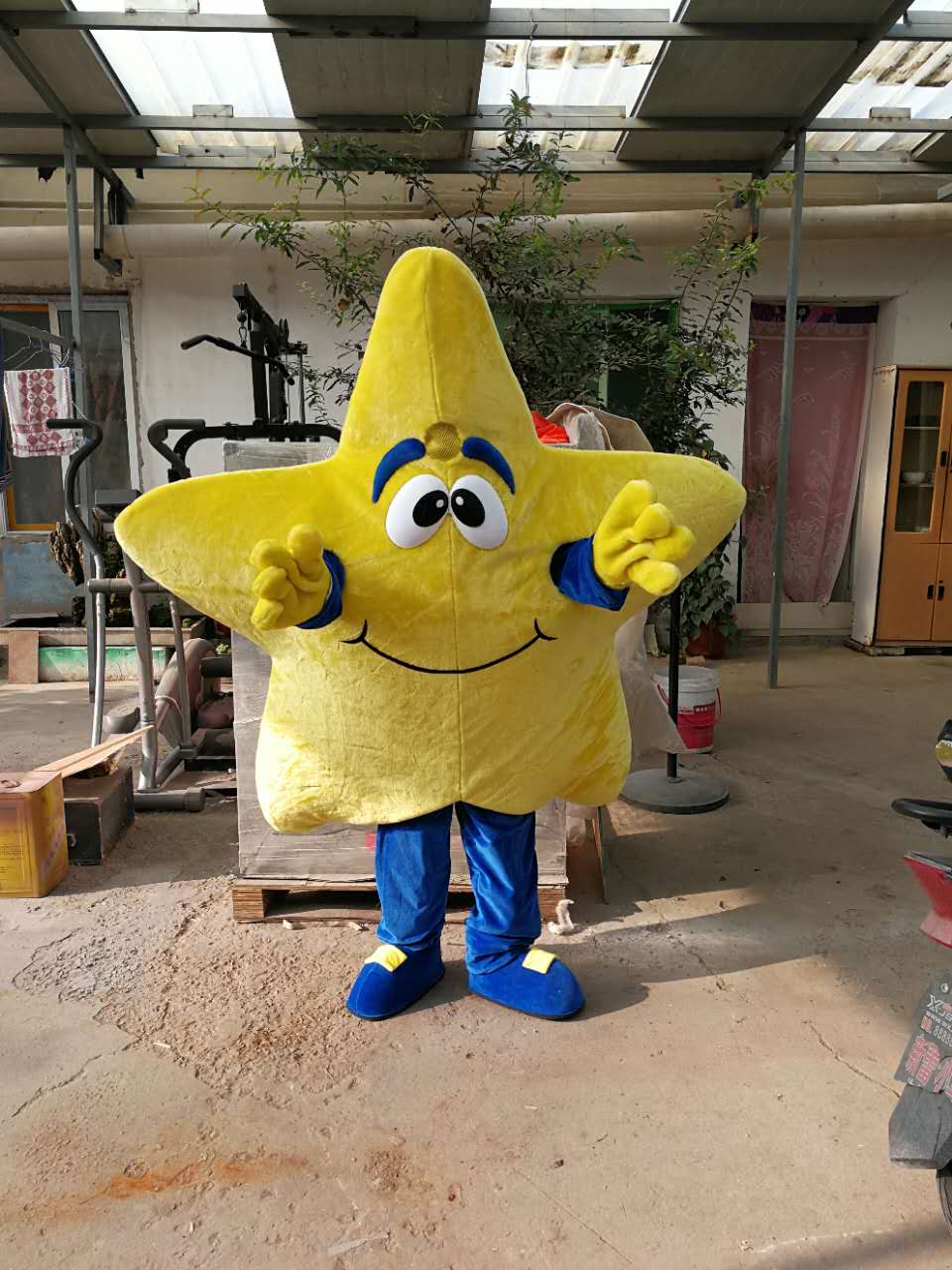 

High-quality Real Pictures Yellow five-pointed star mascot costume Adult Size free shipping