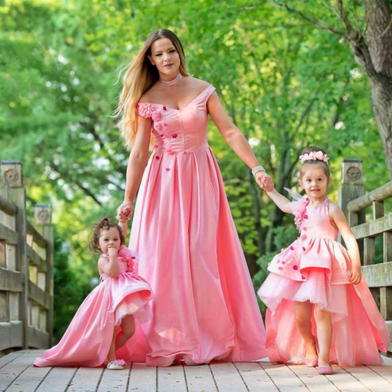 baby girl and mom same dress