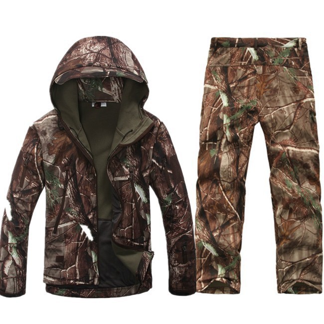 

Autumn Winter Europe Russia Tide Men Outdoor Jacket Tracksuit sportswear Green Leaves Camouflage print Hiking Climbing Nylon camping clothes