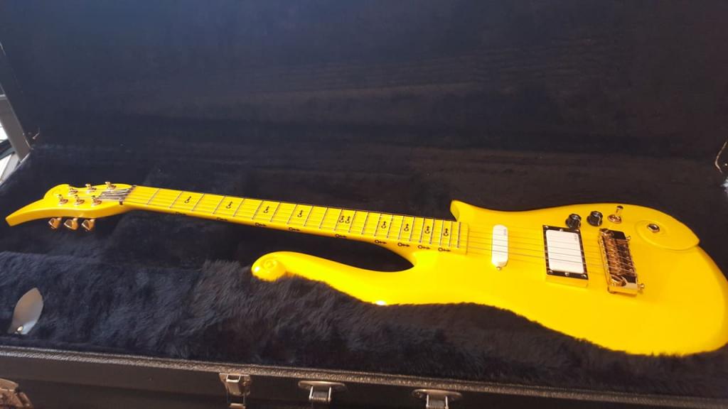 

Rare Diamond Series Yellow Prince Cloud Electric Guitar Alder Body, Maple Neck, Metal Truss Rod Cover, Wrap Arround Tailpiece, Black Knobs