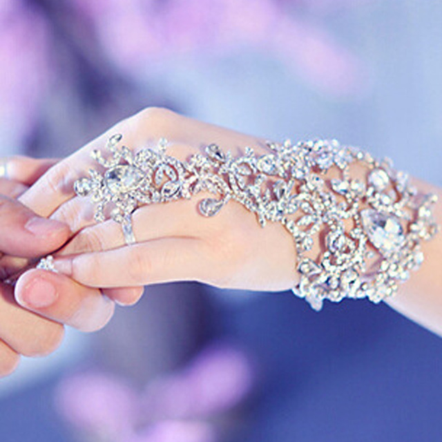 2017 nouvelle arrivée de luxe diamant cristal gants de mariée poignet gants de mariage sans doigts pour la mariée vente chaude perlé mariage mari