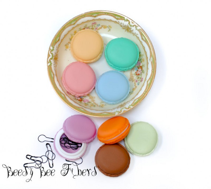 

STITCH MARKERS - 20 Bulb Safety Pin/pear safety pin Snag Free in a Realistic Plastic Macaroon Box