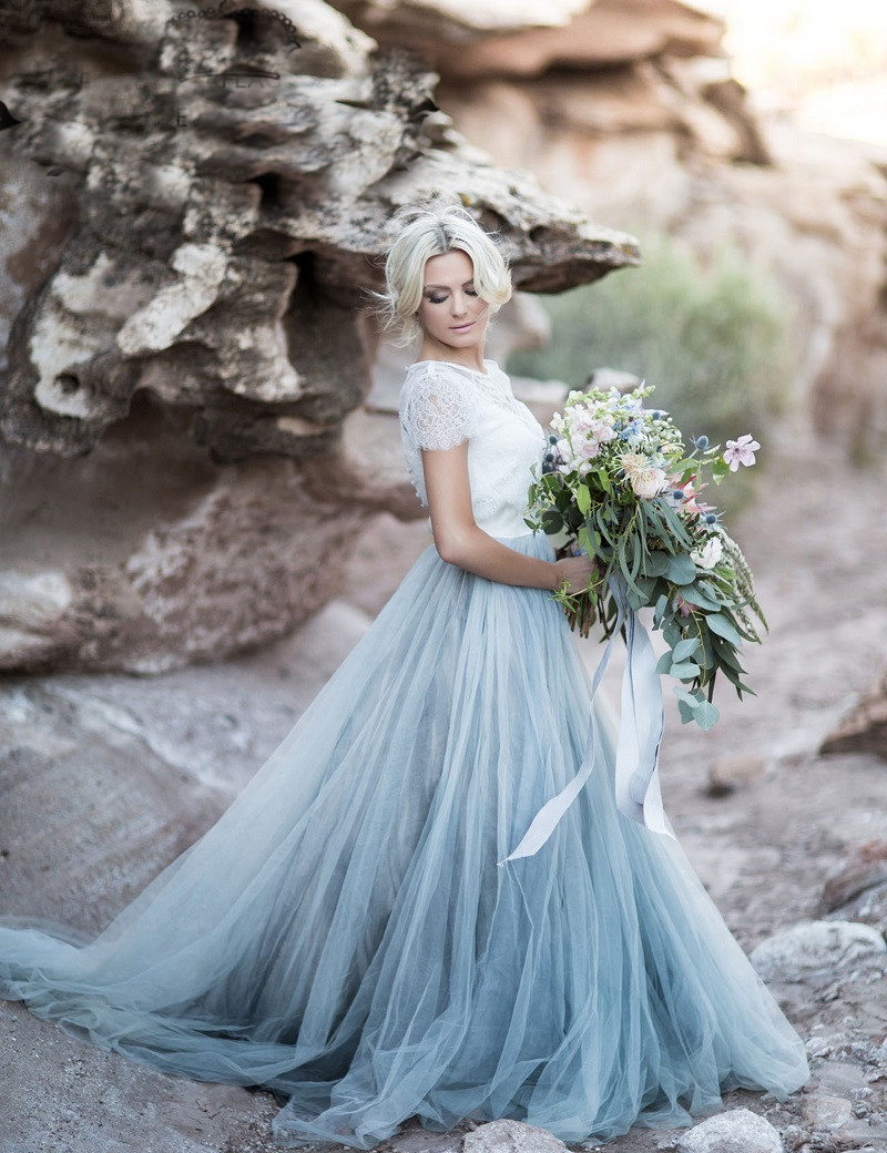 

2019 Bohemian Colored Wedding Dresses Short Sleeve Jewel Neck A Line Soft Tulle Cap Sleeve Boho Lace Light Blue Bridal Gowns, White