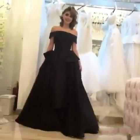 

Arabic Saudi Custom Made 2019 Black Evening Dresses Princess Off the Shoulder Sheath Tea Length Prom Dresses with Overskirt Celebrity Gowns, Ivory