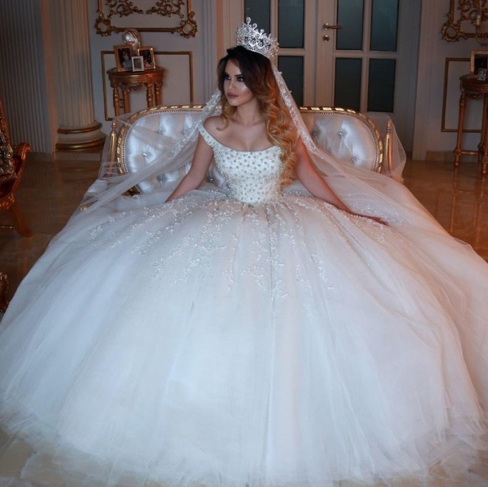 

Amazing Pearls Ball Gown Wedding Dresses Scoop Neck Appliques Backless Bridal Dress Chapel Puffy Plus Size Princess Wedding Gowns, Ivory