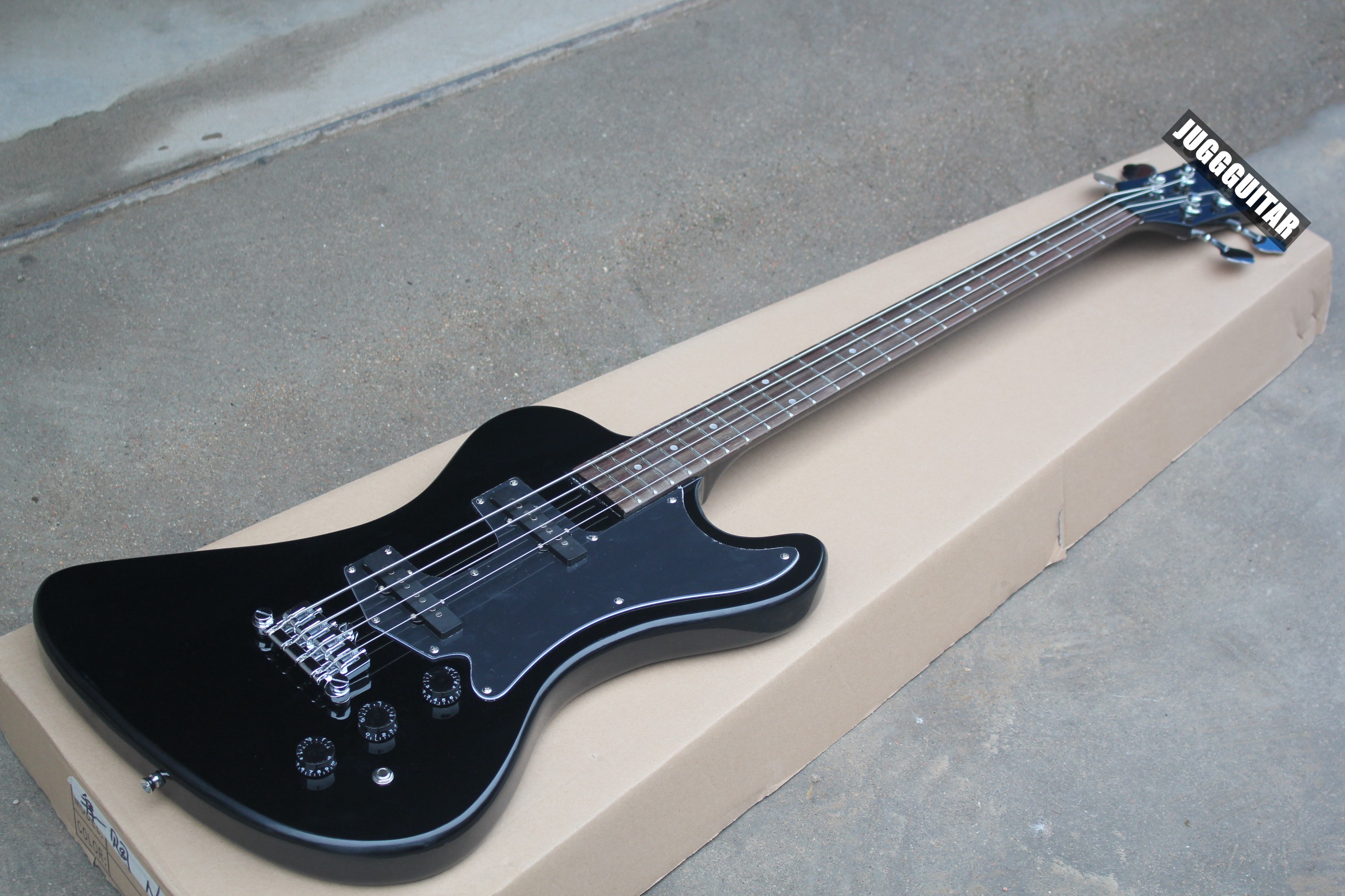 

Rare 4 Strings Krist Novoselic KN Signature RD Black Electric Bass Guitar Black Pickguard Chrome Hardware Rosewood Fingboard Dot Inlay