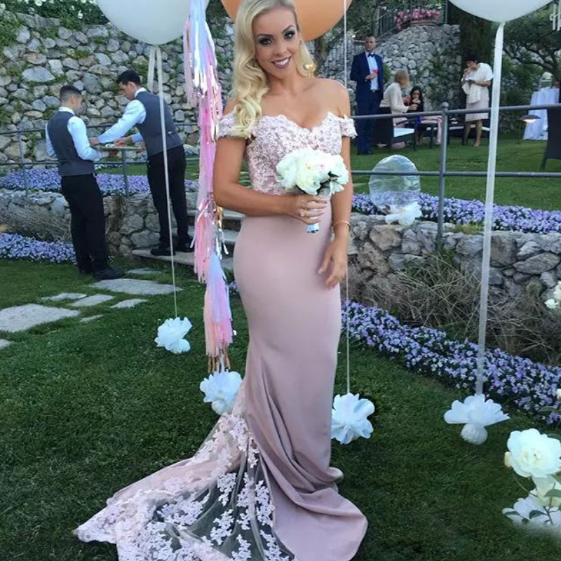 

Dusty Pink Wedding Guest Dress Lace Appliques Off Shoulder Sash Mermaid Long Bridesmaid Dresses 2017 Elegant Plus Size Maid Of honor Dresses